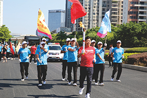 賴運(yùn)宏董事長代表文明企業(yè)參加“2019全城行動(dòng)傳遞文明火炬”活動(dòng).jpg